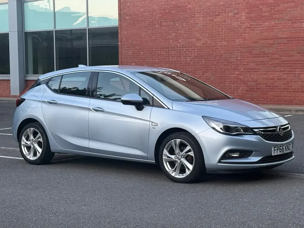 Used Vauxhall Astra SRi 150 HP (110 kW) 2016 Silver Hatchback