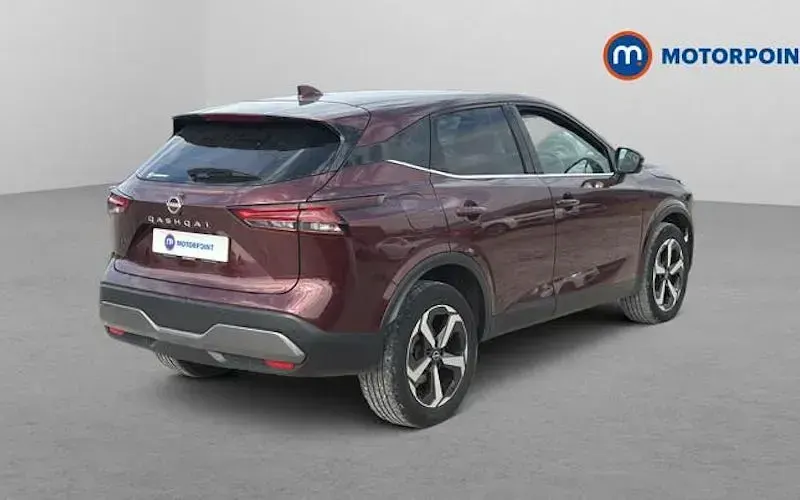 Used Nissan Qashqai N-Connecta 140 HP (102 kW) 2023 Red SUV