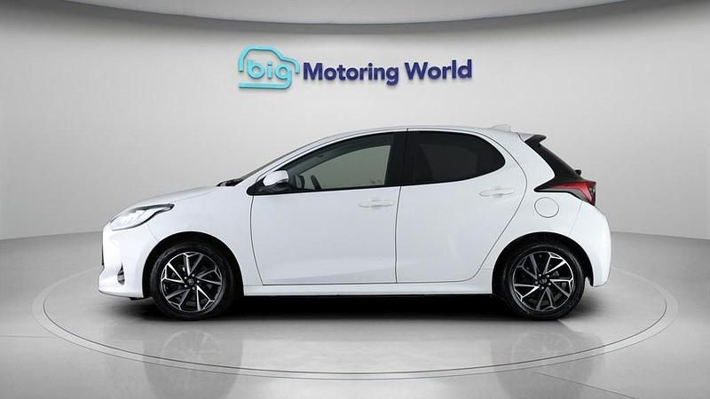 Used Toyota Yaris Hybrid Design 116 HP (85 kW) 2023 White Hatchback