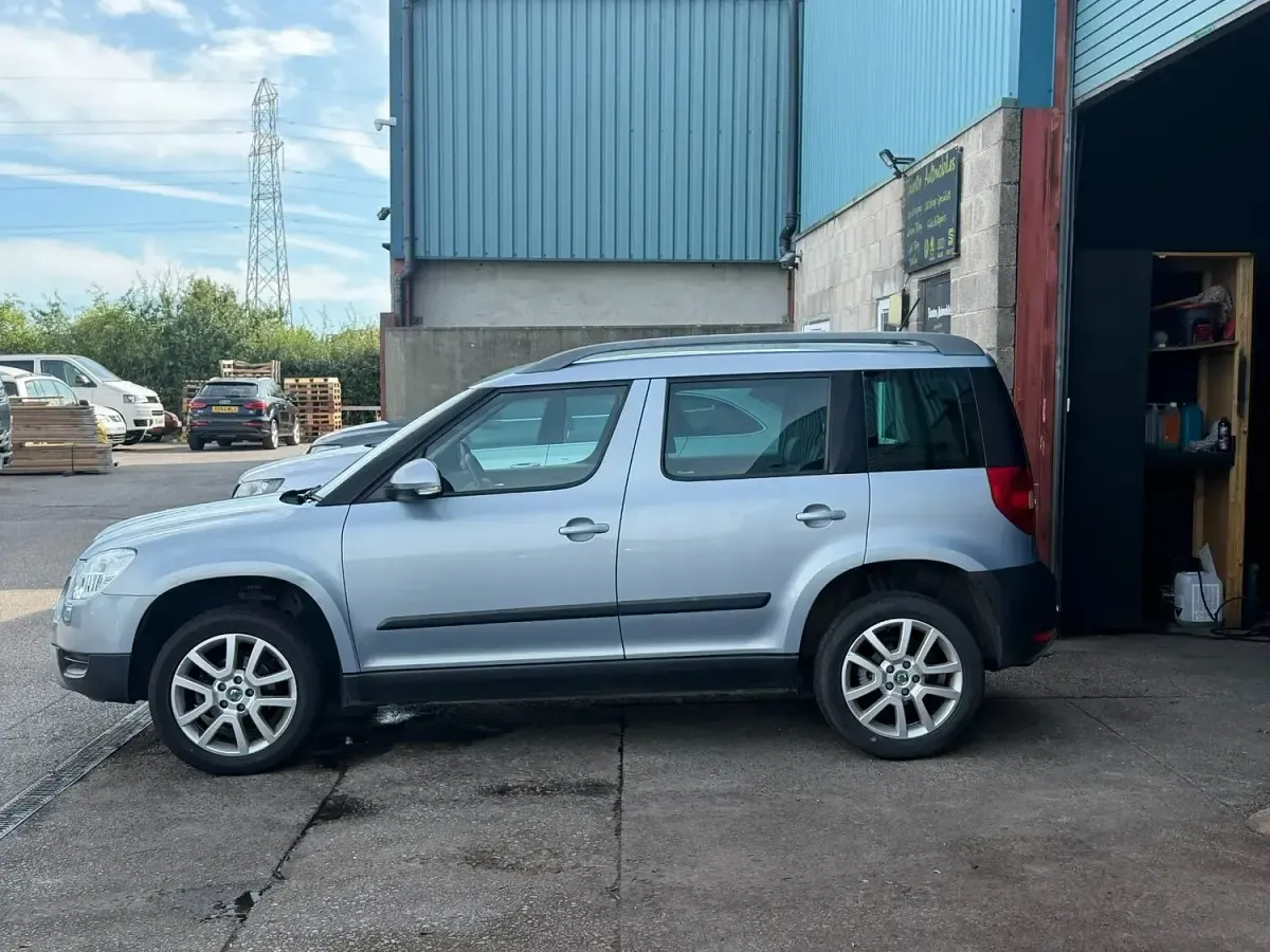 Used Skoda Yeti Elegance 108 HP (79 kW) 2012 Blue SUV