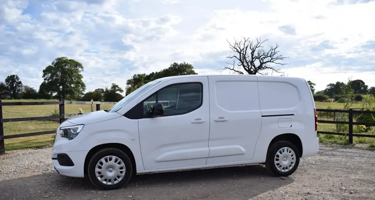 Used Vauxhall Combo S 100 HP (73 kW) 2023 White MPV