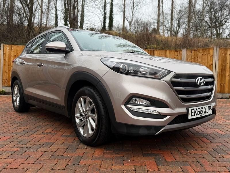 Used Hyundai Tucson SE 116 HP (85 kW) 2016 Beige SUV