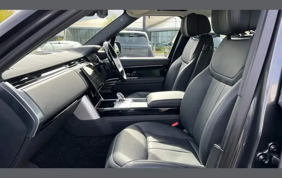 Used Land Rover Range Rover HSE 400 HP (294 kW) 2025 Grey SUV