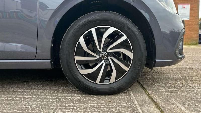 Used VW Polo Life 80 HP (58 kW) 2024 Grey Hatchback