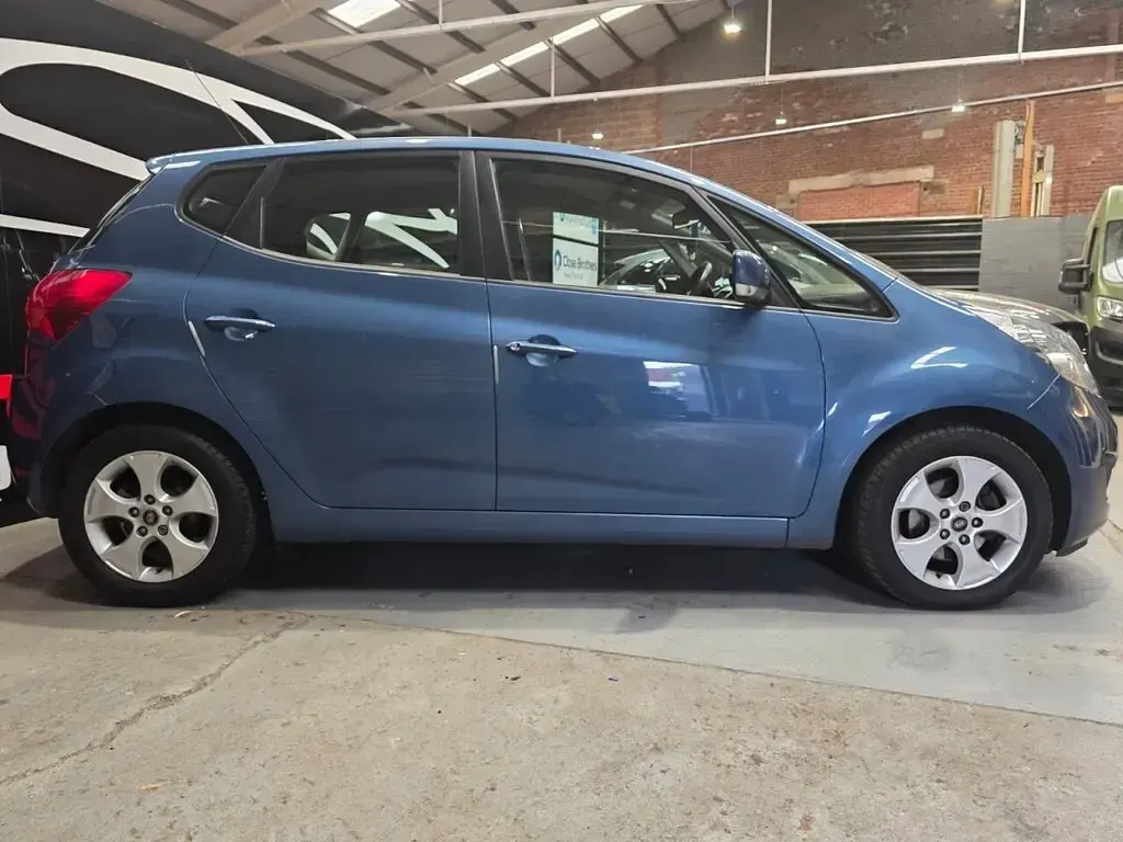 Used Kia Venga 89 HP (65 kW) 2012 Blue Hatchback