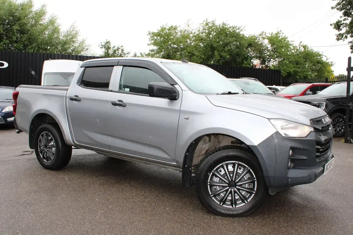 Used Isuzu D-Max 163 HP (119 kW) 2023 Silver Pickup