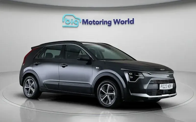 Gebraucht Kia Niro 141 PS (103 kW) 2023 Grau SUV