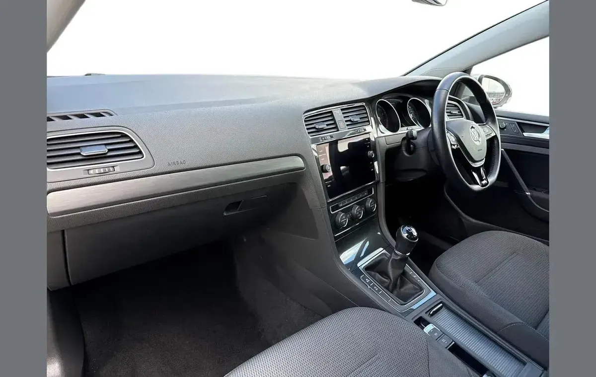 Used VW Golf VIII Edition 128 HP (94 kW) 2020 Silver Hatchback