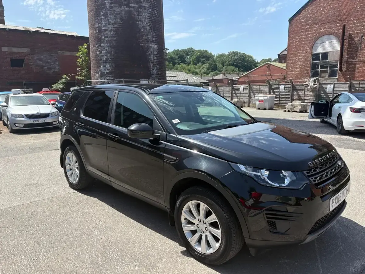 Used Land Rover Discovery Sport SE 180 HP (132 kW) 2015 Black SUV