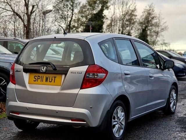 Begagnad Honda Jazz ES 98 HK (72 kW) 2011 Silver Halvkombi
