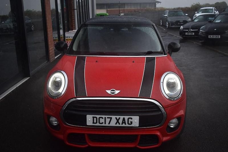Used Mini Cooper Hatch 136 HP (100 kW) 2017 Red Hatchback
