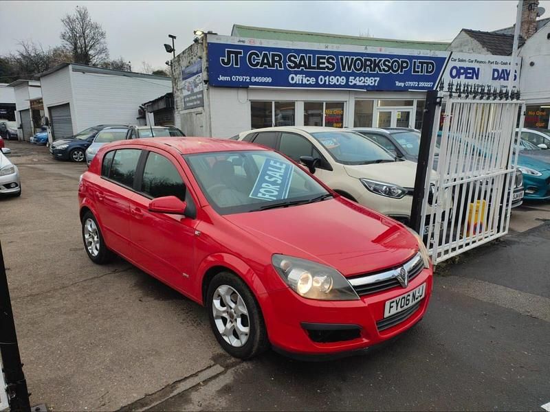 Red Used 2006 Vauxhall Astra Hatchback | £1,250 (Fair price) - Image 1/4
