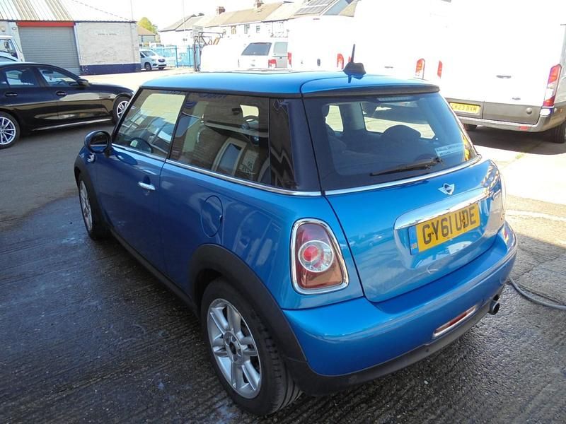 Begagnad Mini Cooper Hatch 122 HK (89 kW) 2011 Blå Halvkombi
