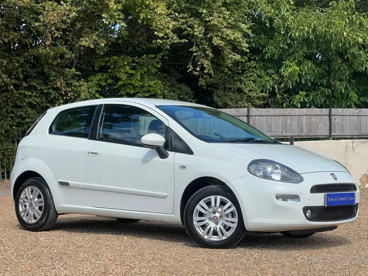 Used Fiat Punto Easy 69 HP (50 kW) 2013 White Hatchback