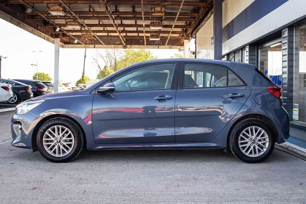 Usado Kia Rio 83 HP (61 kW) 2017 Azul Citadino
