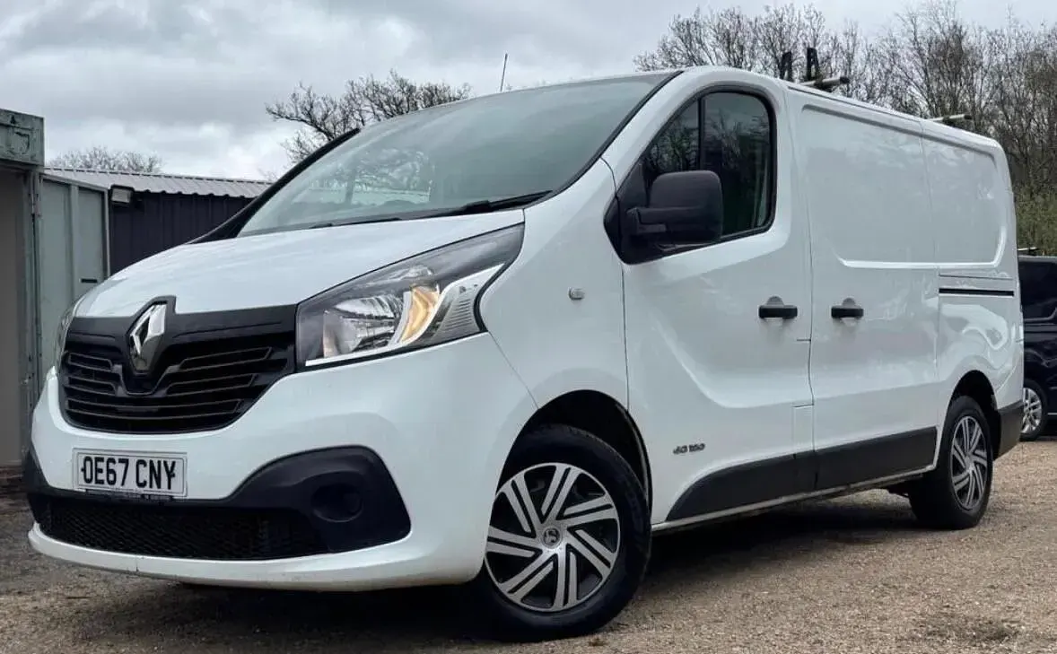 Used Renault Trafic Business 125 HP (91 kW) 2017 White MPV