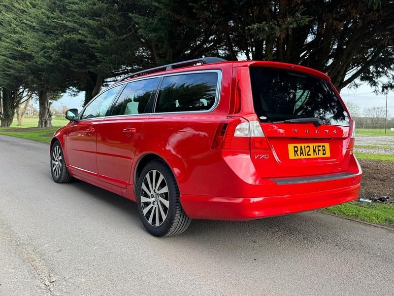 Used Volvo V70 2012 Red Estate