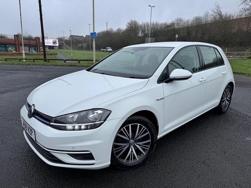 Used VW Golf VII SE 130 HP (95 kW) 2019 White Hatchback