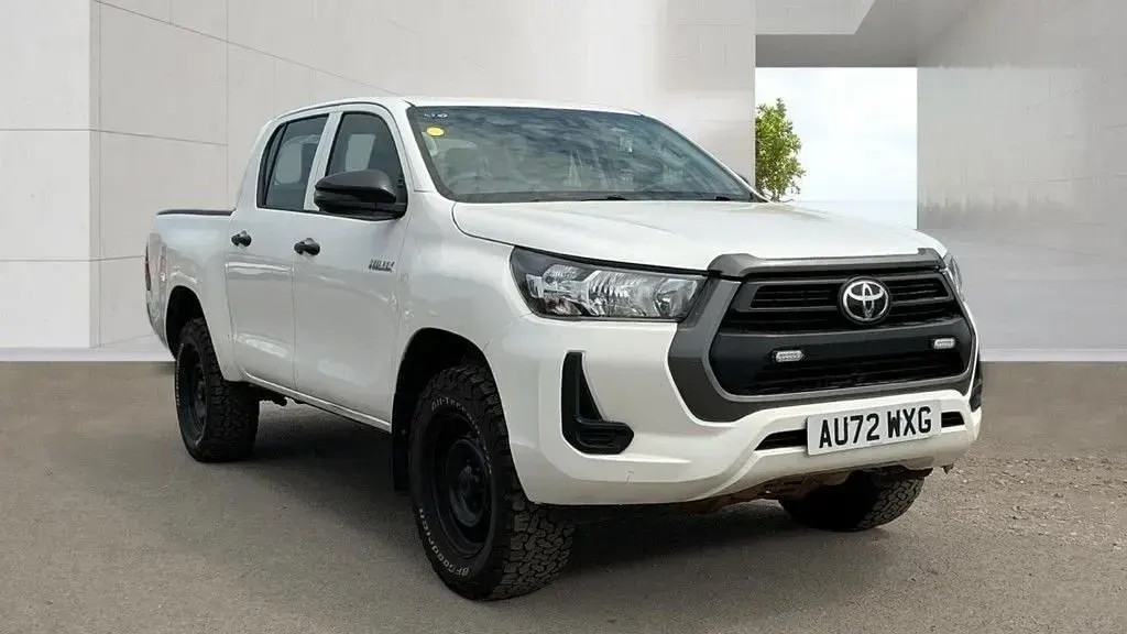 Used Toyota HiLux Active 150 HP (110 kW) 2022 White Pickup