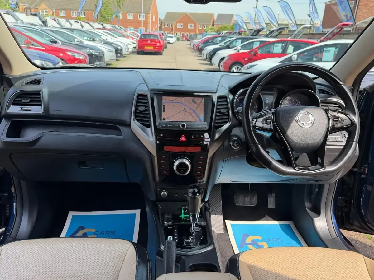 Used SsangYong XLV 115 HP (84 kW) 2017 Blue SUV