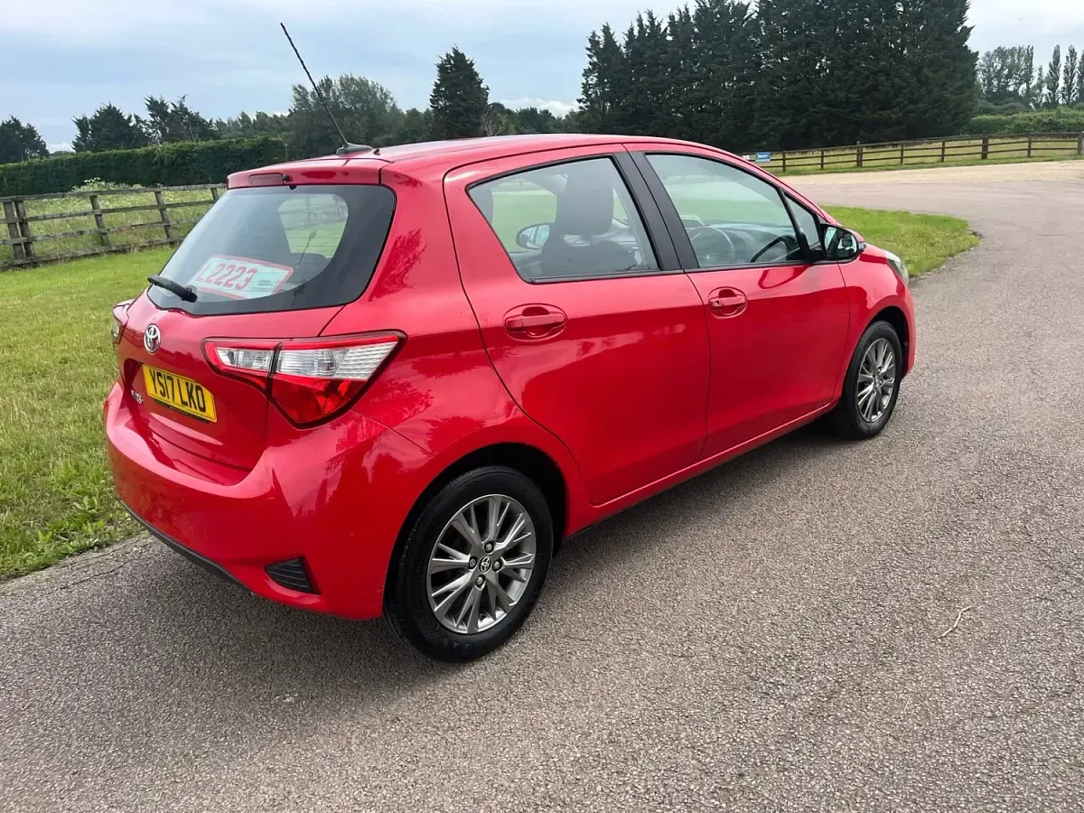 Used Toyota Yaris 2017 Red Hatchback