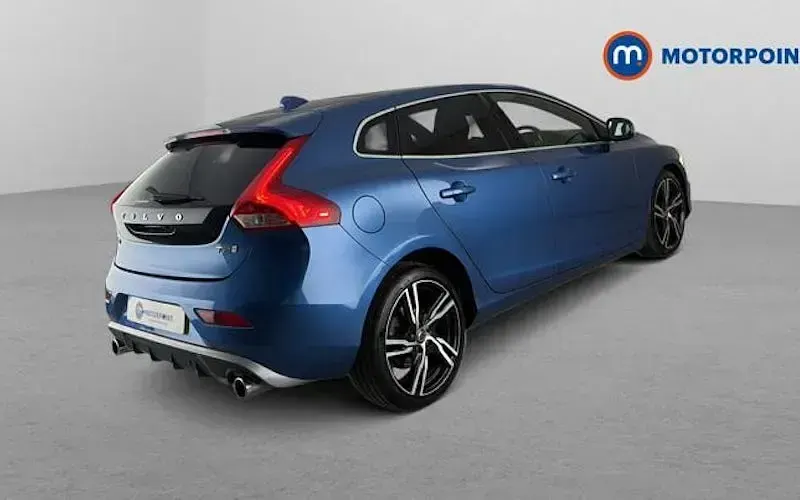 Used Volvo V40 R-Design 122 HP (89 kW) 2019 Blue Hatchback