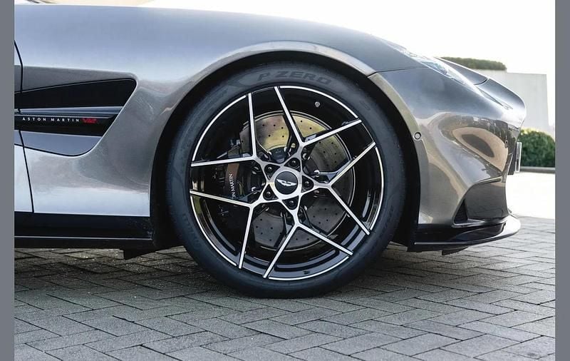 Used Aston Martin Vanquish 835 HP (614 kW) 2025 Silver Coupe