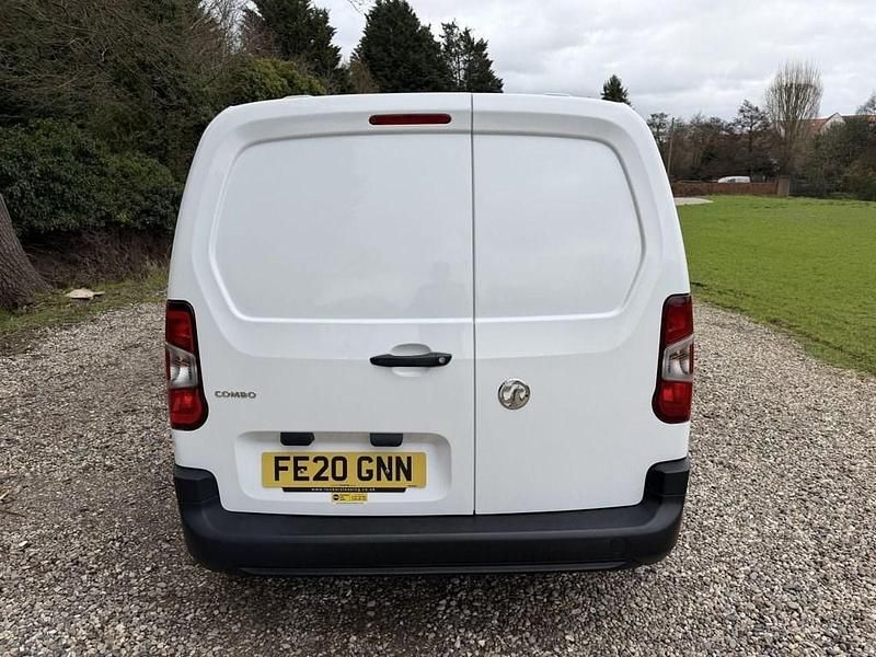 Second-hand Vauxhall Combo Edition 75 CP (55 kW) 2020 Alb Van