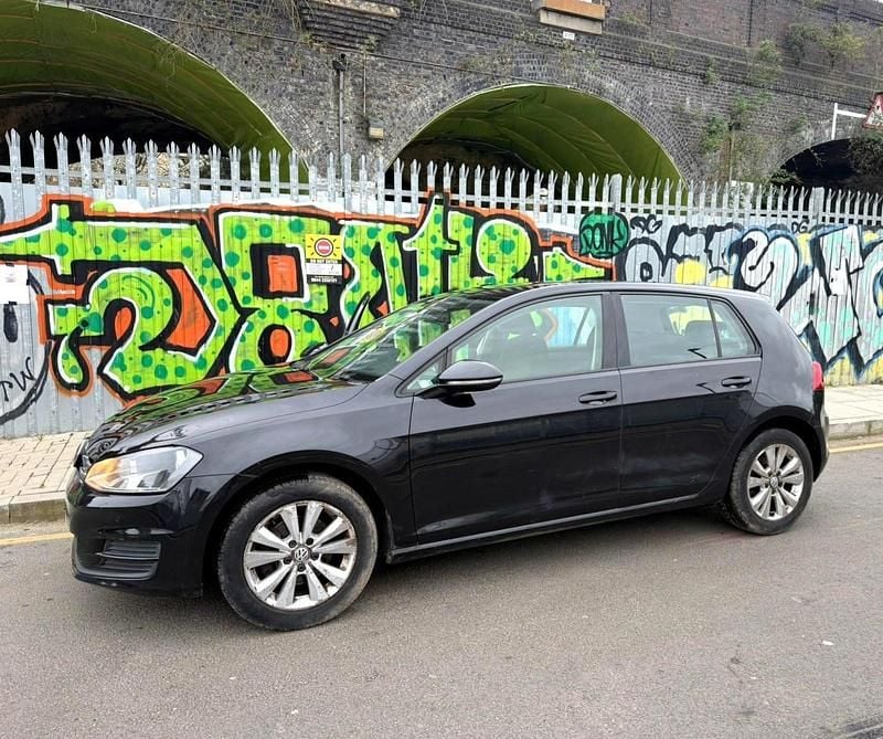 Usado VW Golf VII SE 122 HP (89 kW) 2014 Preto Citadino