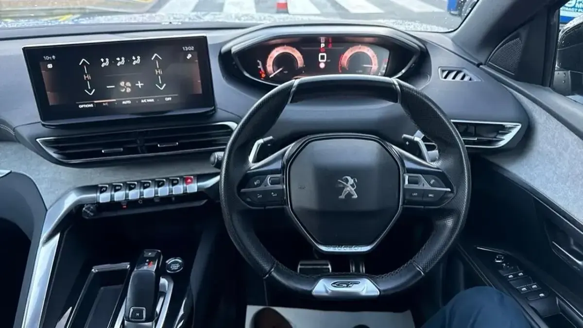 Usado Peugeot 5008 GT 129 HP (94 kW) 2022 Cinzento SUV