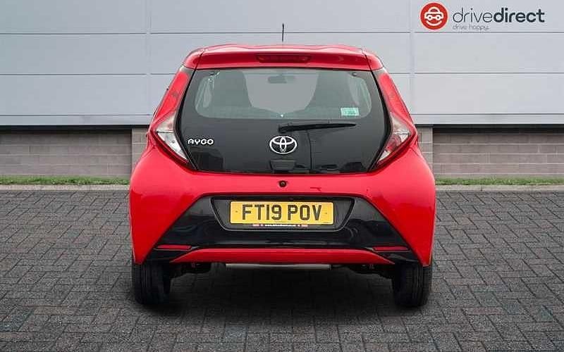 Used Toyota Aygo X-play 72 HP (52 kW) 2019 Red Hatchback