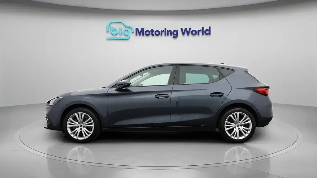 Used Seat Leon SE Dynamic 130 HP (95 kW) 2023 Grey Hatchback