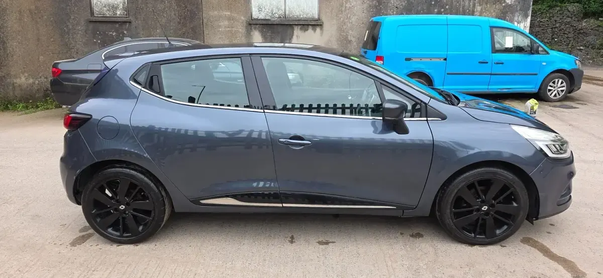 Used Renault Clio Dynamique 120 HP (88 kW) 2017 Grey Hatchback