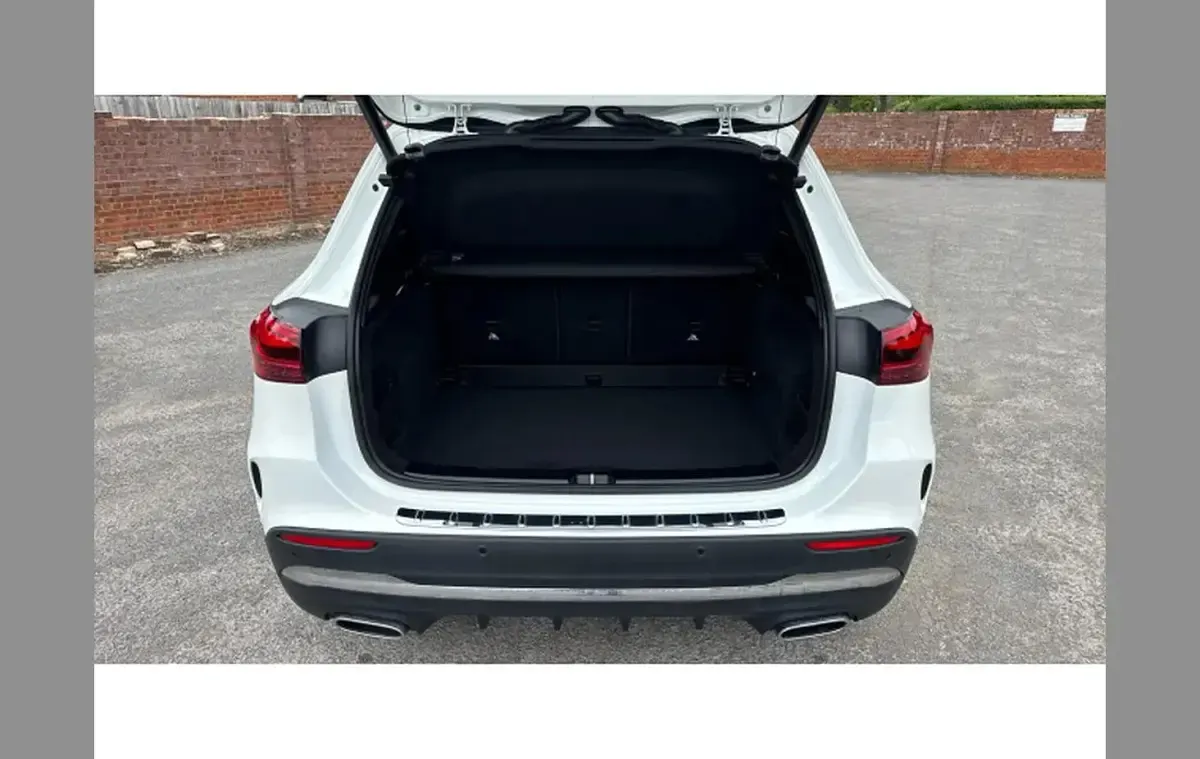 Begagnad Mercedes GLA200 Executive 150 HK (110 kW) 2024 Vit SUV