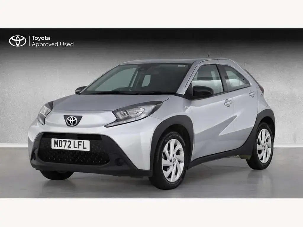 Used Toyota Aygo X PURE 72 HP (52 kW) 2023 Silver SUV