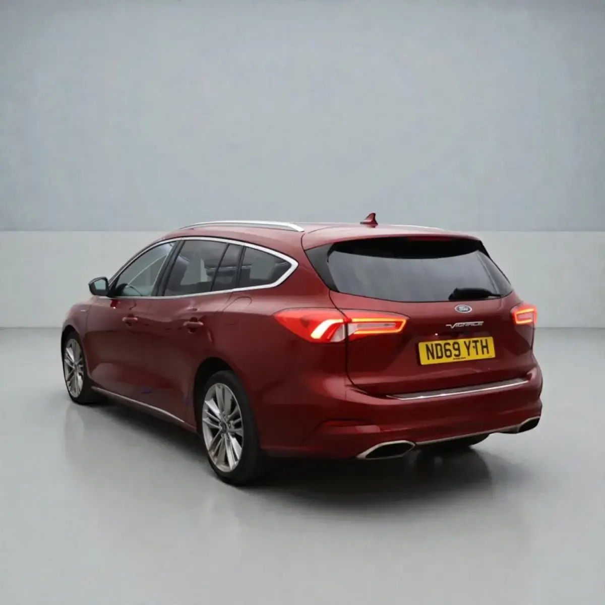Used Ford Focus Vignale 120 HP (88 kW) 2020 Red Estate