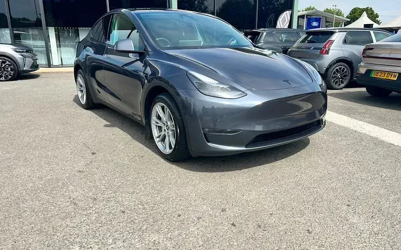 Used Tesla Model Y Long Range AWD 286 kW (389 HP) 2025 SUV