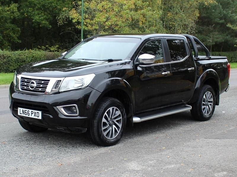 Black Used 2016 Nissan Navara Acenta+ Pickup | £8,950 (Good price) - Image 1/4