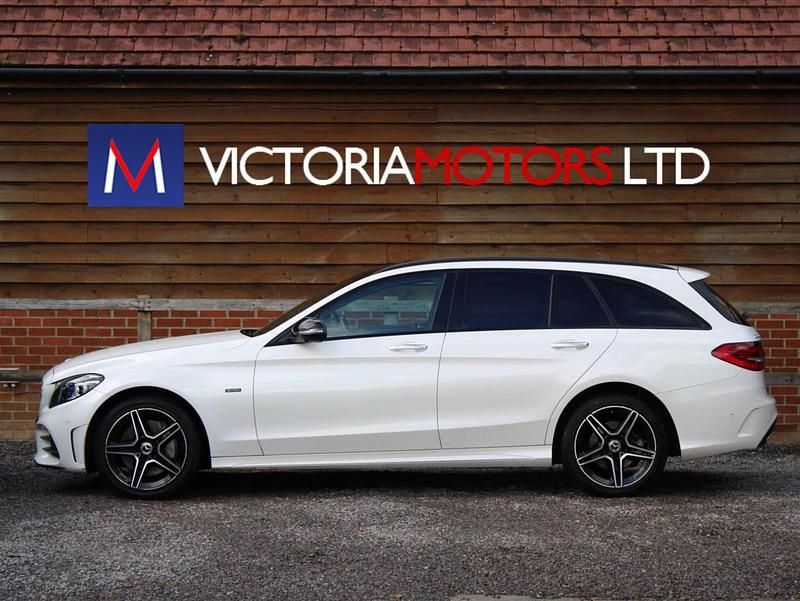 Usado Mercedes C300e AMG line 2021 Branco Carrinha