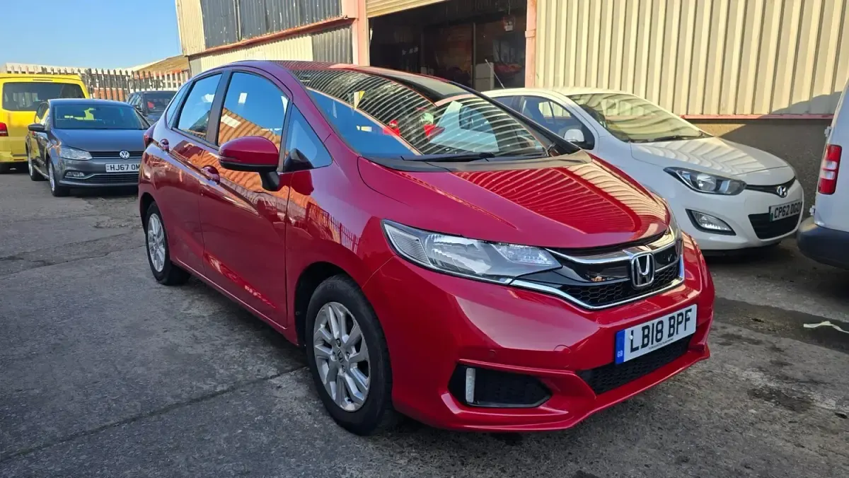 Used Honda Jazz SE 102 HP (75 kW) 2018 Red Hatchback