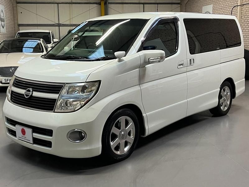 Used Nissan Elgrand 2009 White MPV