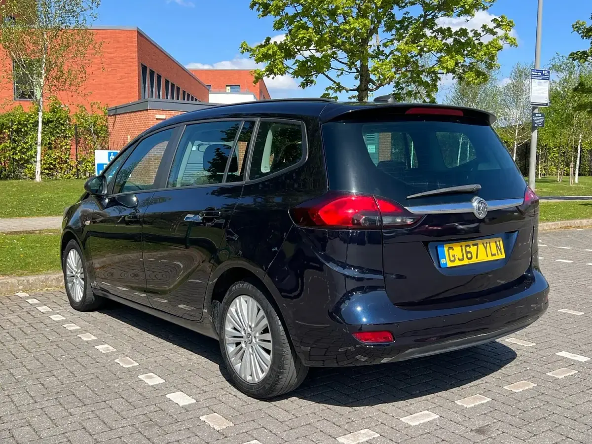 Used Vauxhall Zafira Design Edition 140 HP (102 kW) 2017 Blue MPV