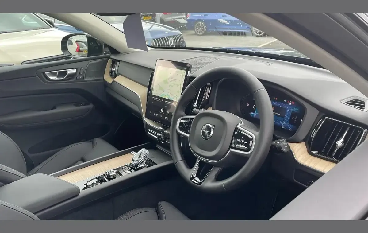 New Volvo XC60 Plus 250 HP (183 kW) 2026 Blue SUV
