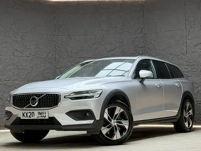 Used Volvo V60 CC Plus 190 HP (139 kW) 2020 Silver Estate