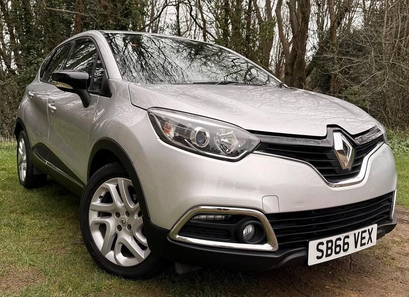 Used Renault Captur Dynamique 90 HP (66 kW) 2016 Silver SUV