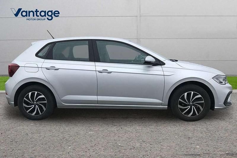Used VW Polo Life 94 HP (69 kW) 2024 Silver Hatchback