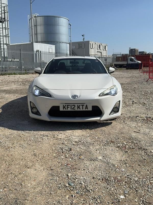Used Toyota GT86 GT 200 HP (147 kW) 2012 White Coupe