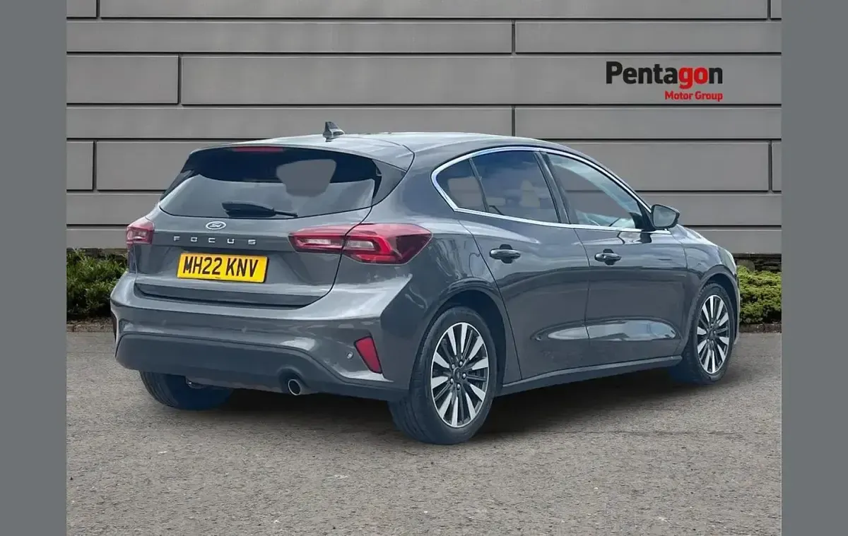 Used Ford Focus Titanium 123 HP (90 kW) 2022 Grey Hatchback