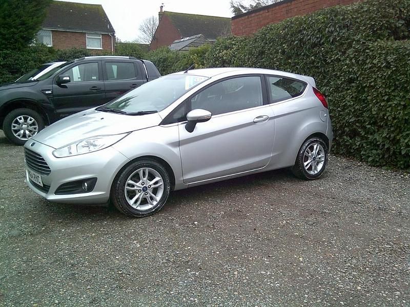 Used Ford Fiesta Zetec 2014 Silver Hatchback