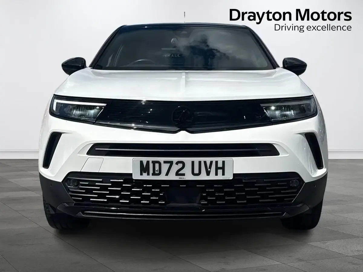 Used Vauxhall Mokka SRi 130 HP (95 kW) 2022 White SUV